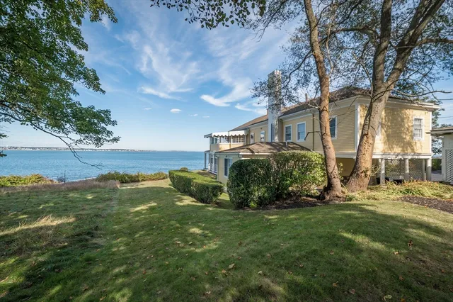 a view of a back yard of the house