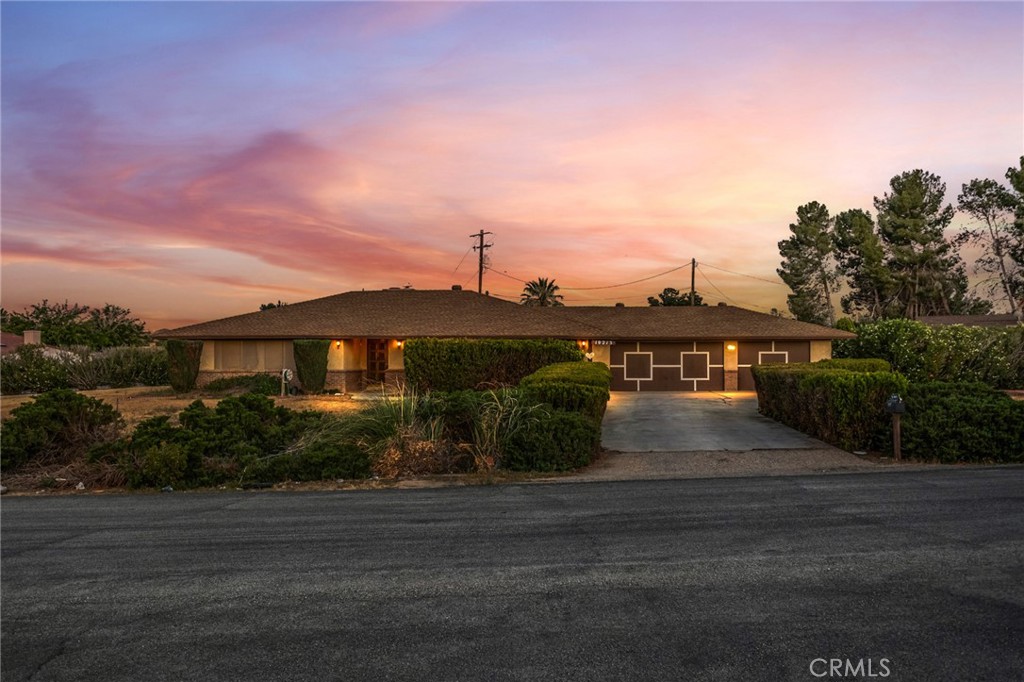 19213 Tecumseh Road Apple Valley, CA 92307 - Photo 1 of 43