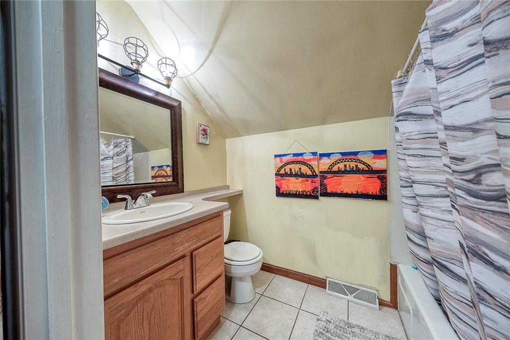 685 Blue Ridge Road Pittsburgh, PA 15239 - Photo 21 of 32 The upstairs has another full bathroom.