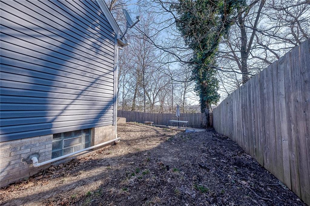 685 Blue Ridge Road Pittsburgh, PA 15239 - Photo 29 of 32 A side view of the yard.