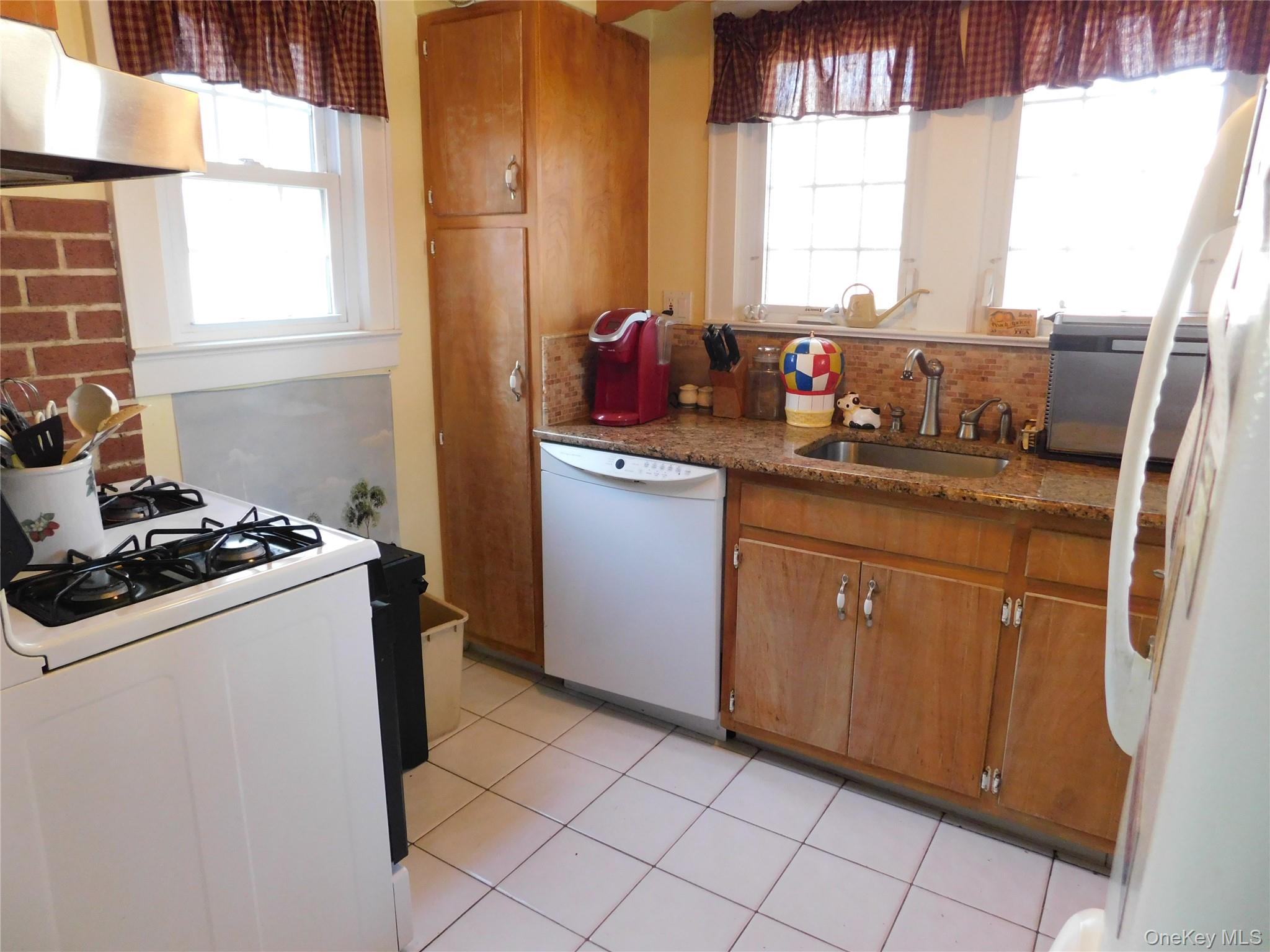80 Cedar Road Wading River, NY 11792 - Photo 16 of 20