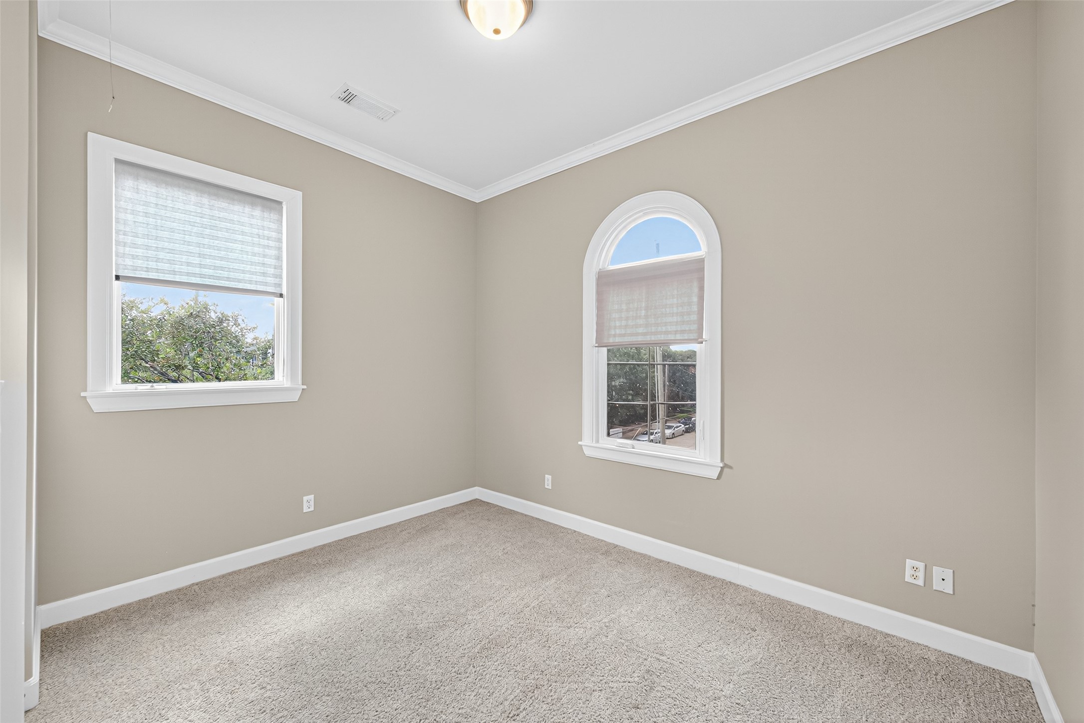 2624 Helena Street Houston, TX 77006 - Photo 23 of 33 an empty room with a window