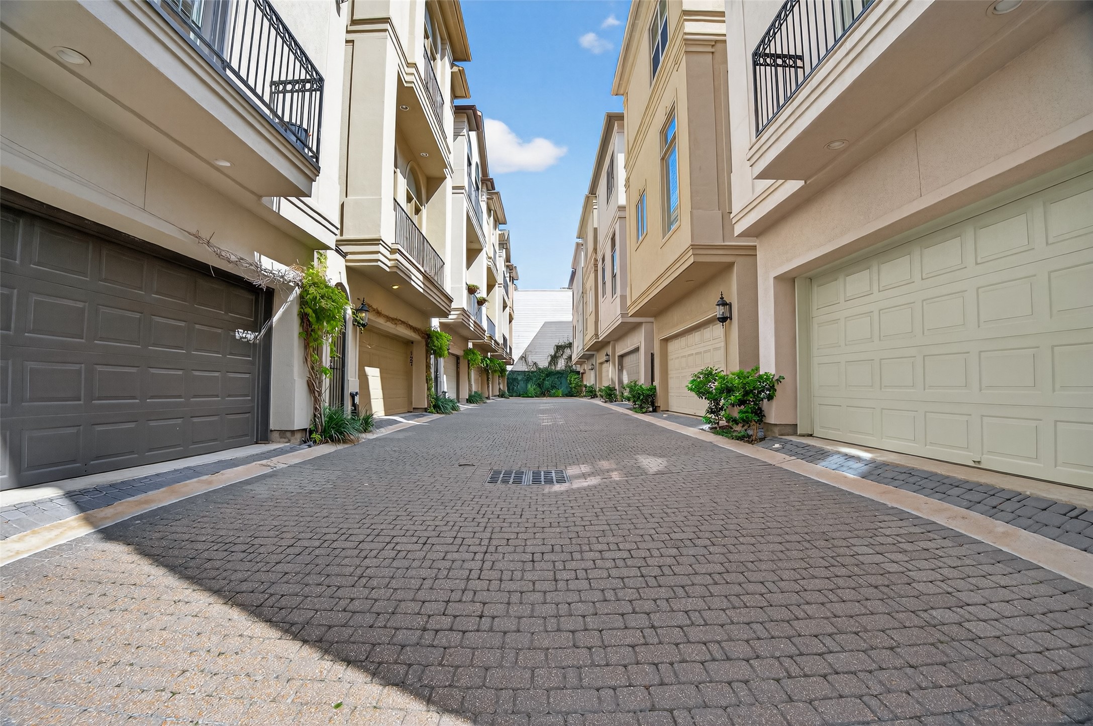 2624 Helena Street Houston, TX 77006 - Photo 27 of 33 a view of a building in a street
