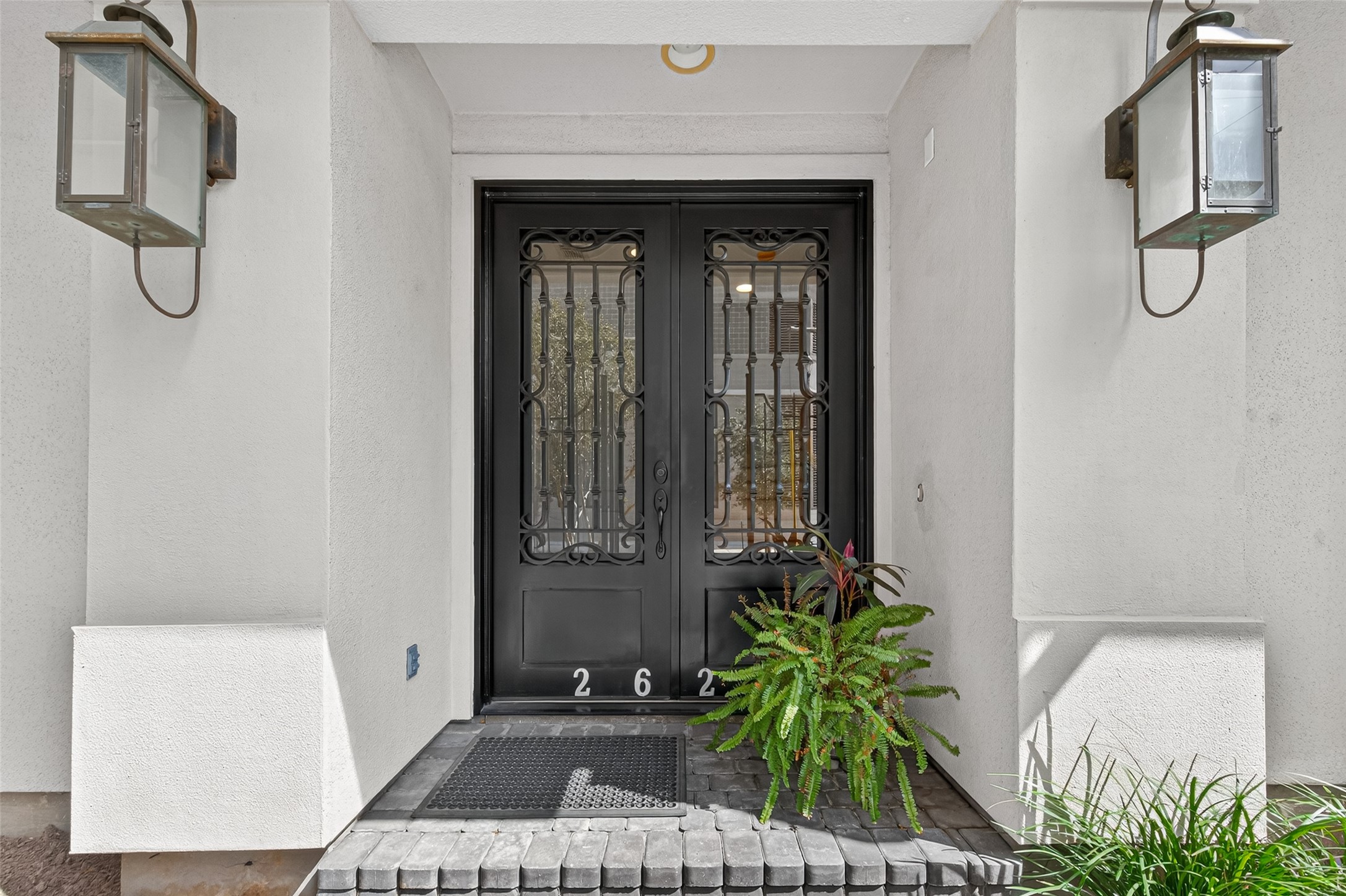 2624 Helena Street Houston, TX 77006 - Photo 3 of 33