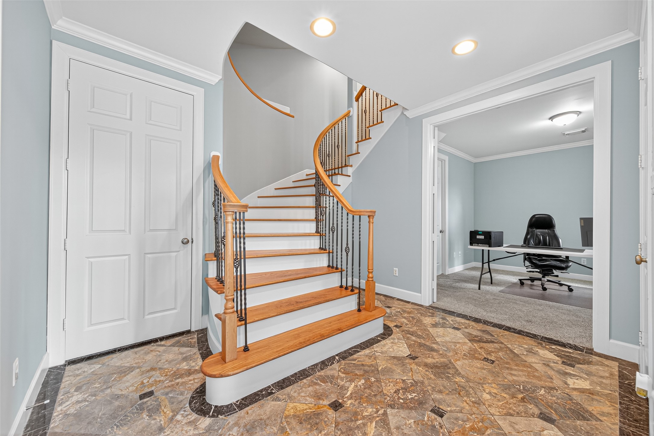 2624 Helena Street Houston, TX 77006 - Photo 4 of 33 a view of entryway and hall