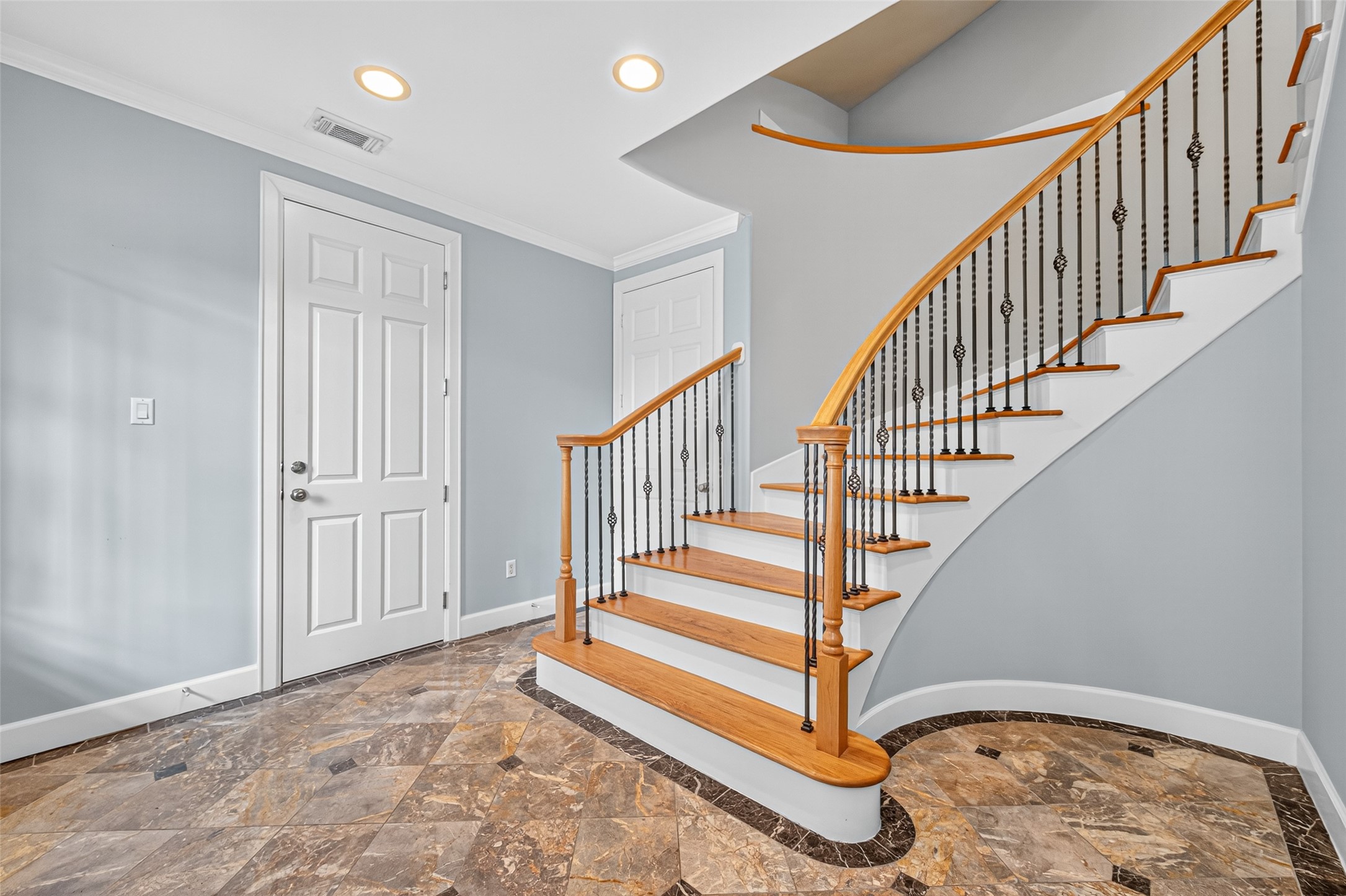 2624 Helena Street Houston, TX 77006 - Photo 7 of 33 a view of entryway