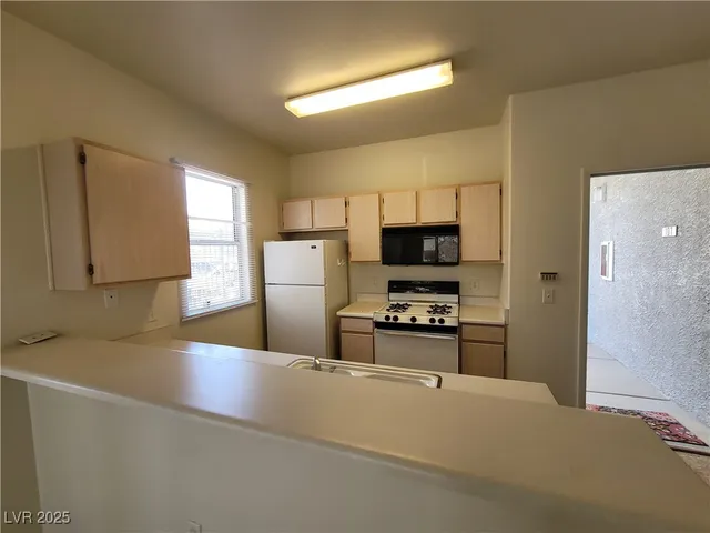 $900 | 7413 West Russell Road, Unit 107, Las Vegas, NV 89113