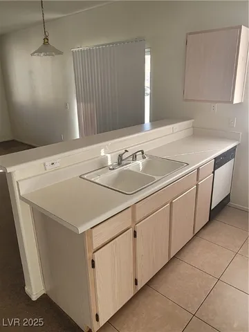 $900 | 7413 West Russell Road, Unit 107, Las Vegas, NV 89113