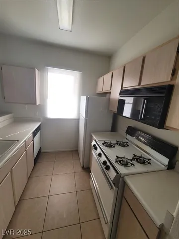 $900 | 7413 West Russell Road, Unit 107, Las Vegas, NV 89113