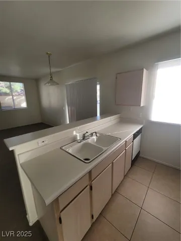 $900 | 7413 West Russell Road, Unit 107, Las Vegas, NV 89113
