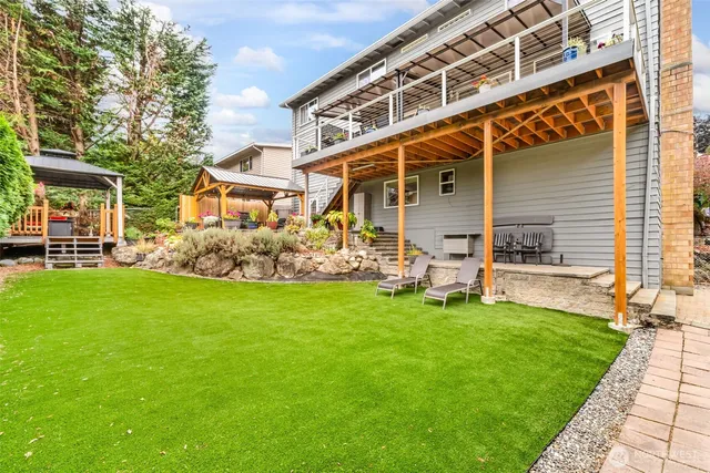 a view of a house with a backyard