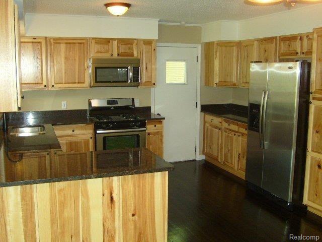 298 Sanders Road Oxford, MI 48371 - Photo 7 of 23 Kitchen.JPG