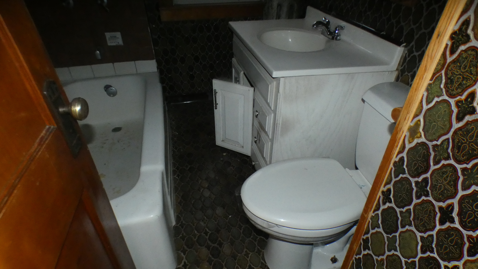 8133 South Loomis Boulevard Chicago, IL 60620 - Photo 11 of 32 a bathroom with a sink and toilet
