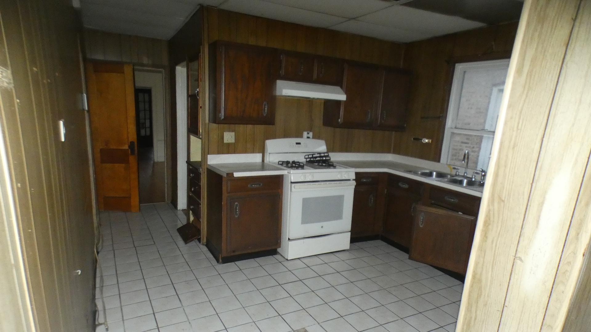8133 South Loomis Boulevard Chicago, IL 60620 - Photo 15 of 32 a kitchen with a stove top oven and cabinets