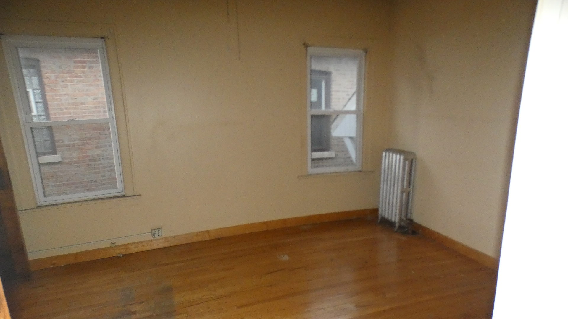 8133 South Loomis Boulevard Chicago, IL 60620 - Photo 19 of 32 an empty room with windows