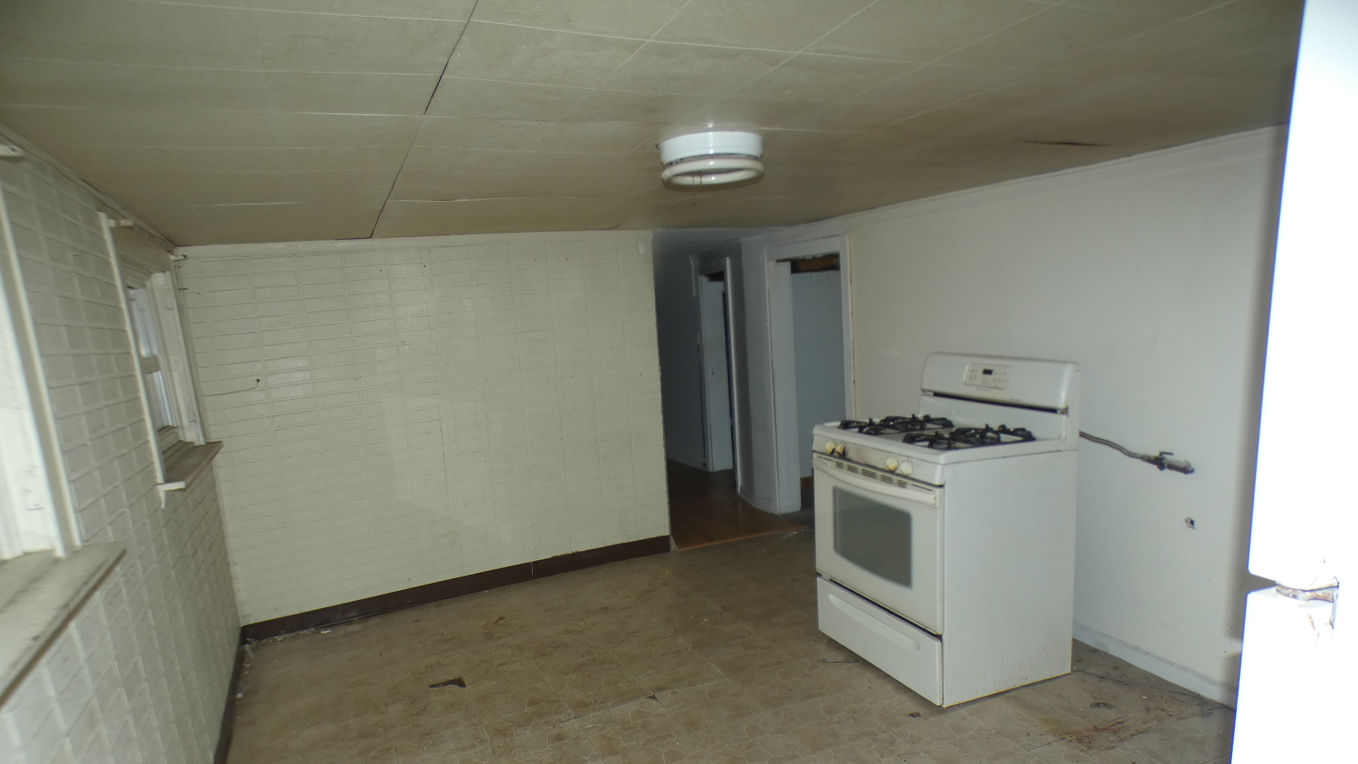 8133 South Loomis Boulevard Chicago, IL 60620 - Photo 22 of 32 a view of washer and dryer