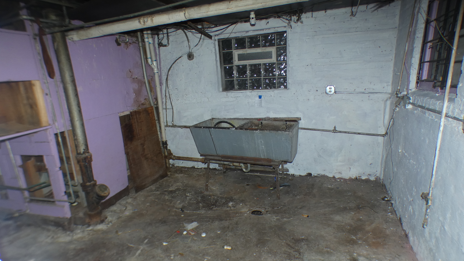 8133 South Loomis Boulevard Chicago, IL 60620 - Photo 28 of 32 a bathroom with a shower