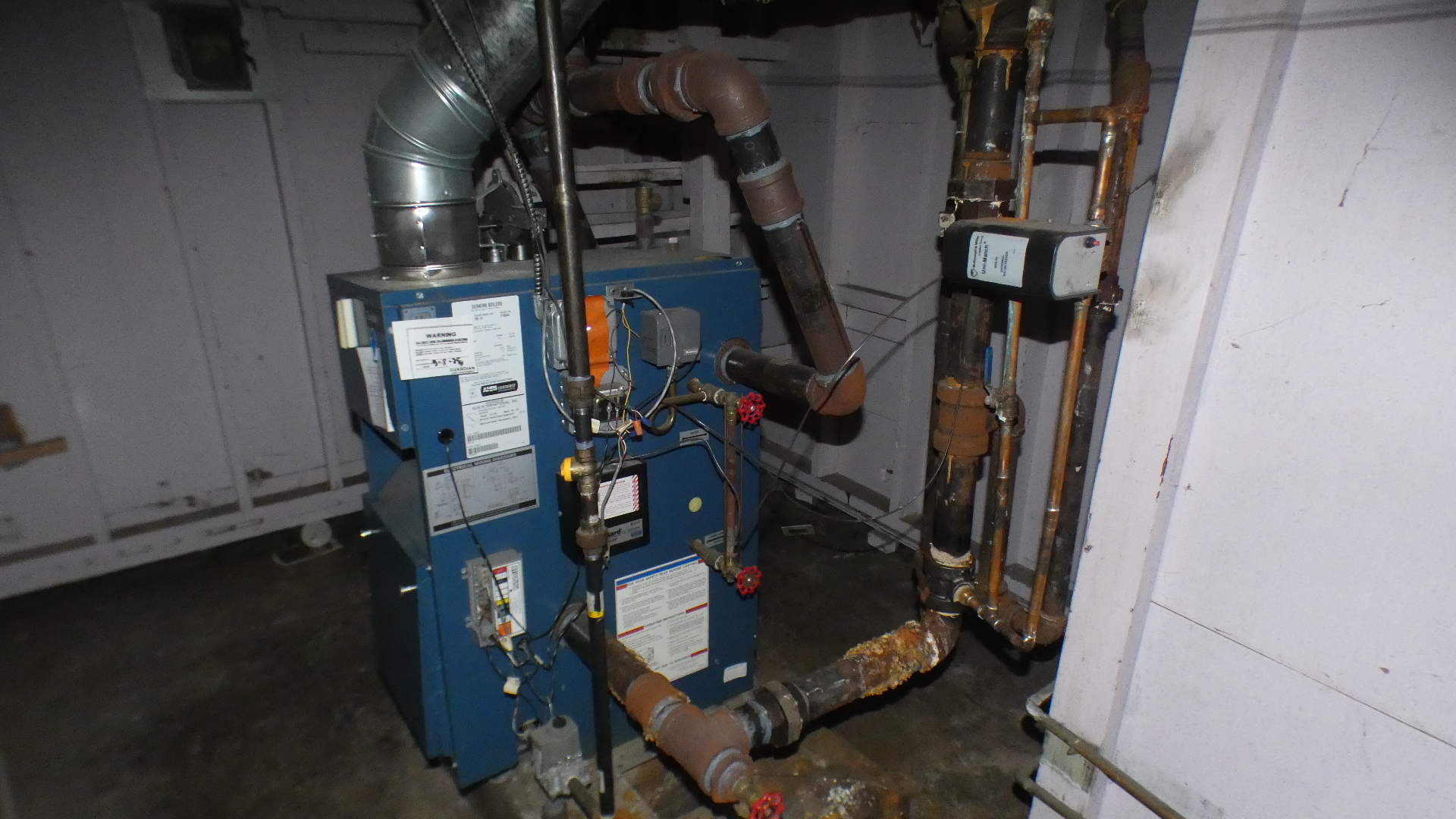 8133 South Loomis Boulevard Chicago, IL 60620 - Photo 29 of 32 a view of a room with gym equipment