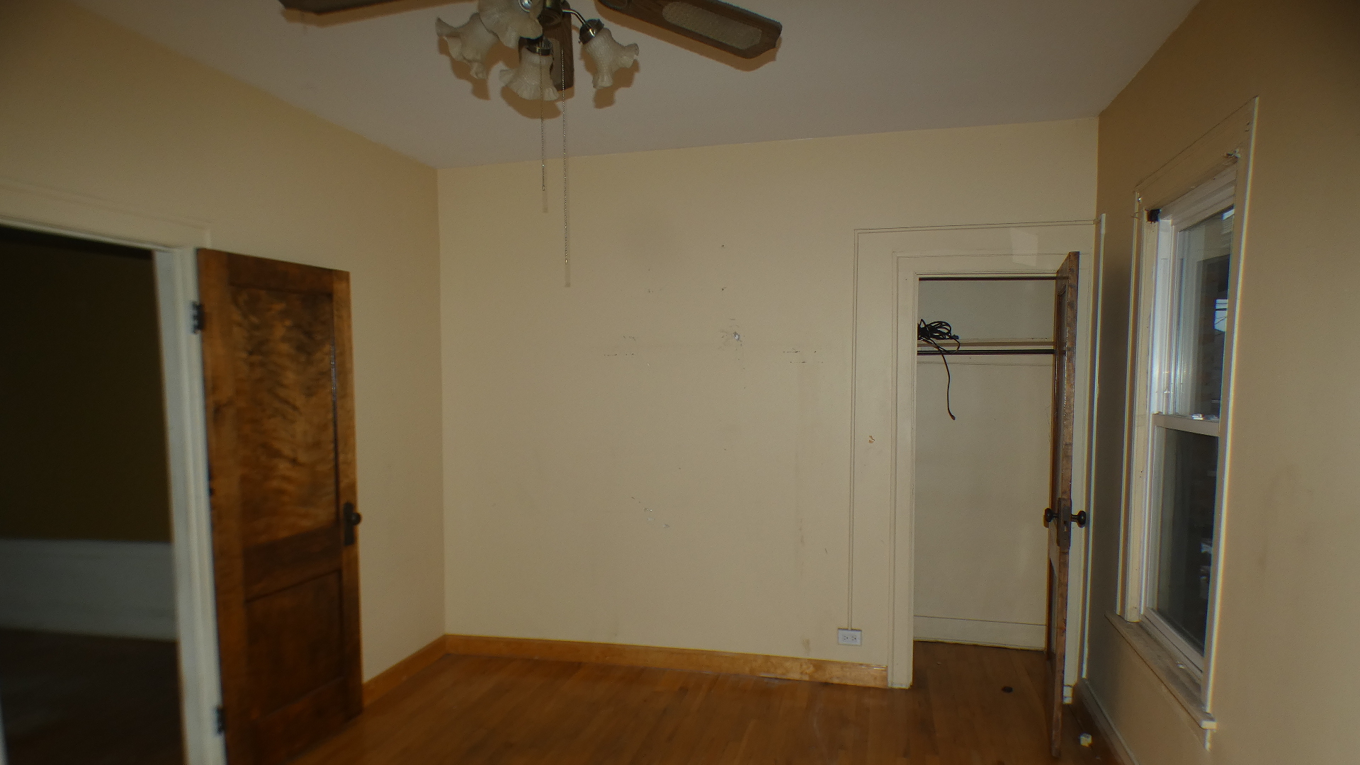 8133 South Loomis Boulevard Chicago, IL 60620 - Photo 10 of 32 a view of a hallway with a closet