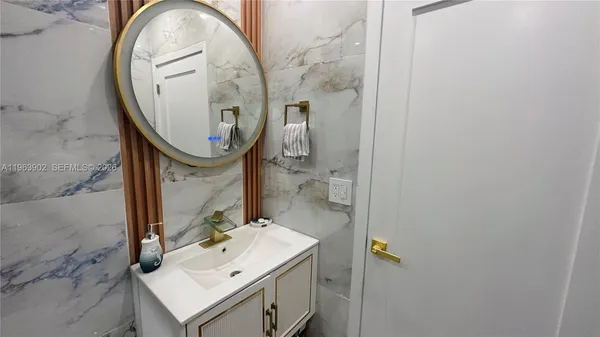 $6,000 | 1668 Southwest 20th Street, Unit 2, Miami, FL 33145
