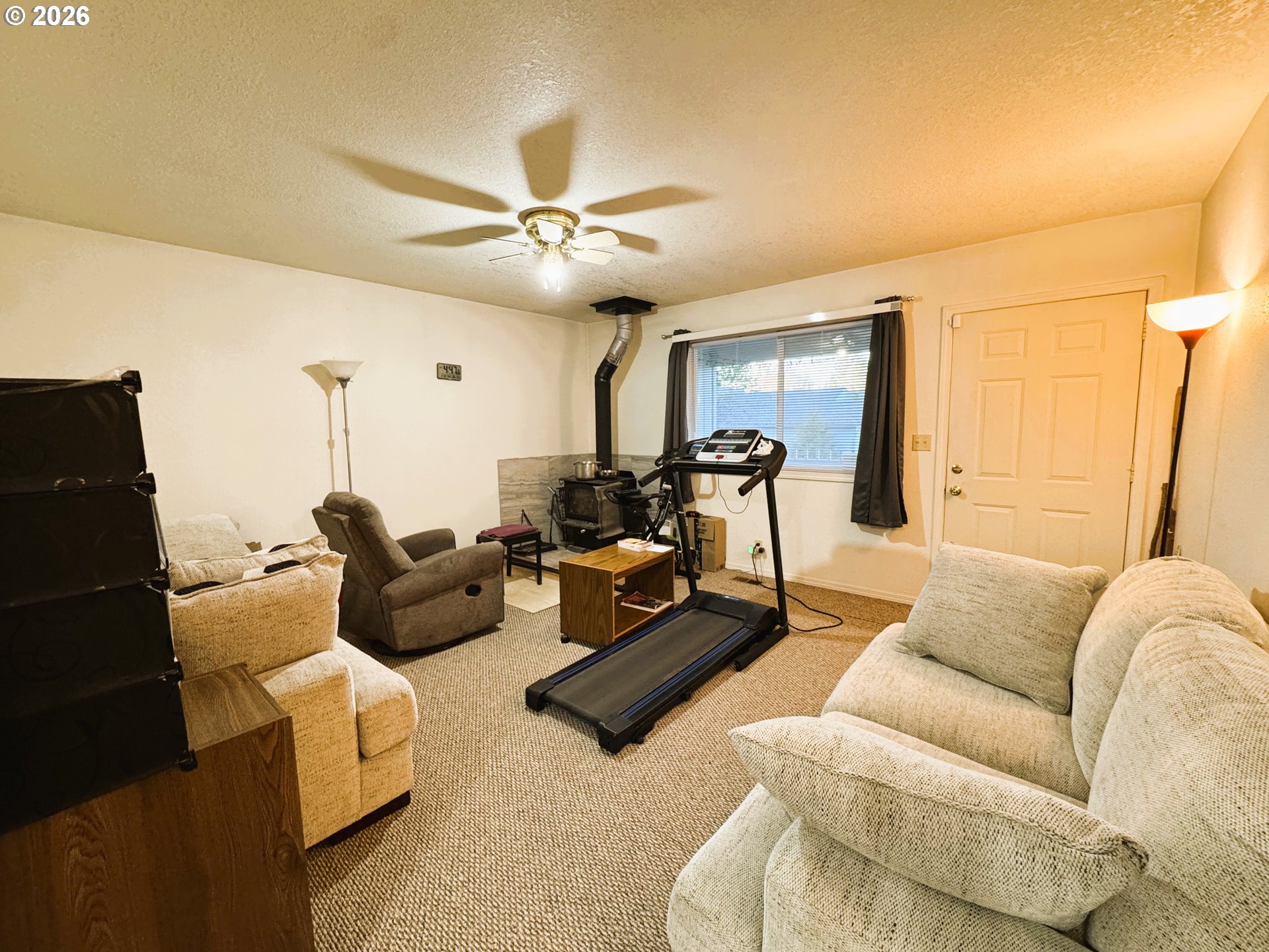 1918 Southeast Regner Road Gresham, OR 97080 - Photo 7 of 35 Living Room