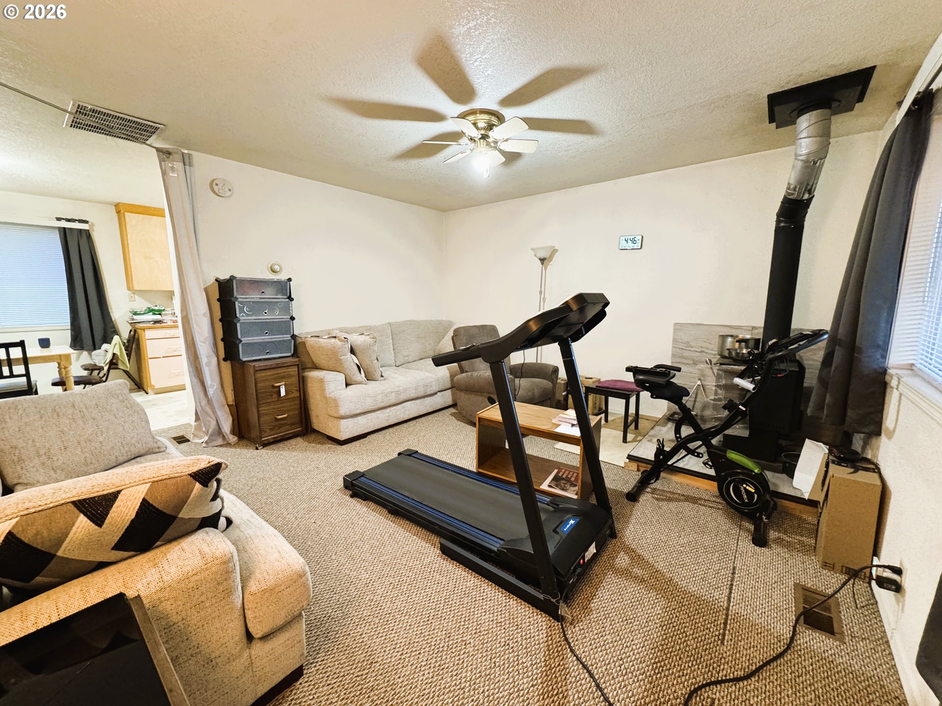 1918 Southeast Regner Road Gresham, OR 97080 - Photo 8 of 35 Living Room/Entrance