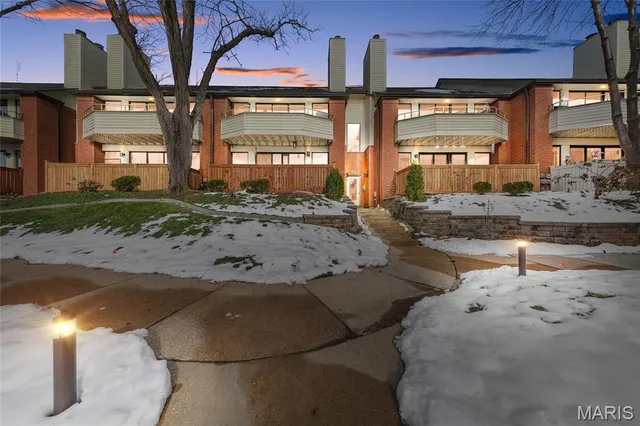 $305,000 | 5575 Waterman Boulevard, Unit B, St. Louis, MO 63112
