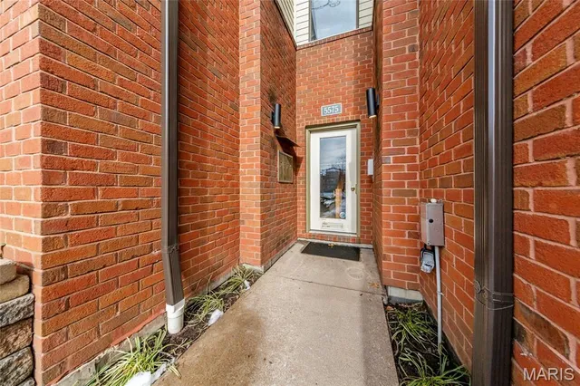 $305,000 | 5575 Waterman Boulevard, Unit B, St. Louis, MO 63112