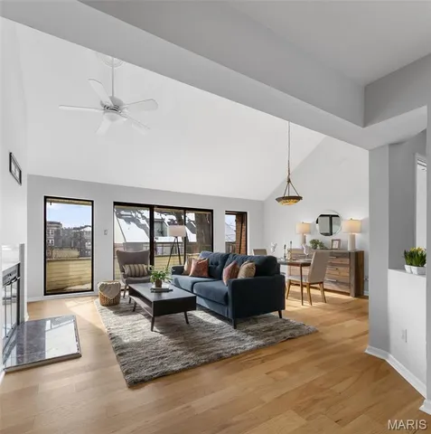 $305,000 | 5575 Waterman Boulevard, Unit B, St. Louis, MO 63112