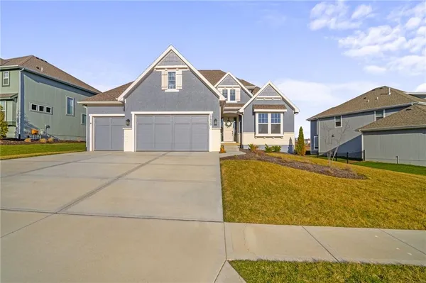 $775,000 | 17929 Manor Street, Overland Park, KS 66085