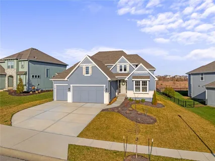 $750,000 | 17929 Manor Street, Overland Park, KS 66085