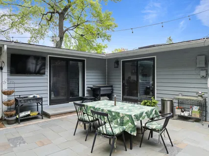 $825,000 | 860 Trails End Drive, Fontana, WI 53125