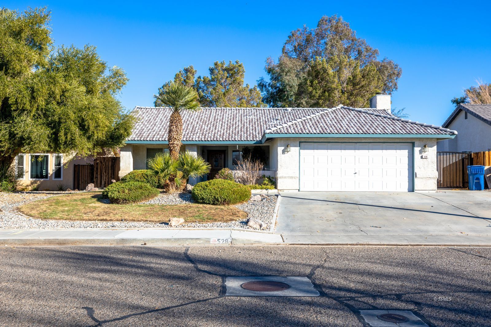 528 Amanda Street Ridgecrest, CA 93555 - Photo 1 of 30 a front view of a house with a garden