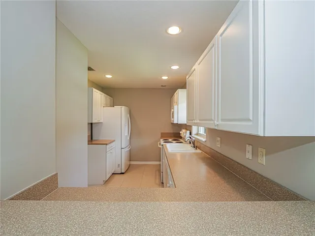 $1,950 | 922 Pirate Cove Lane, Vero Beach, FL 32963