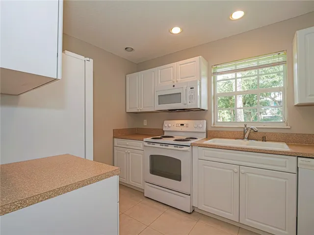 $1,950 | 922 Pirate Cove Lane, Vero Beach, FL 32963