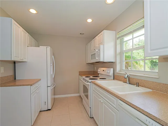 $1,950 | 922 Pirate Cove Lane, Vero Beach, FL 32963