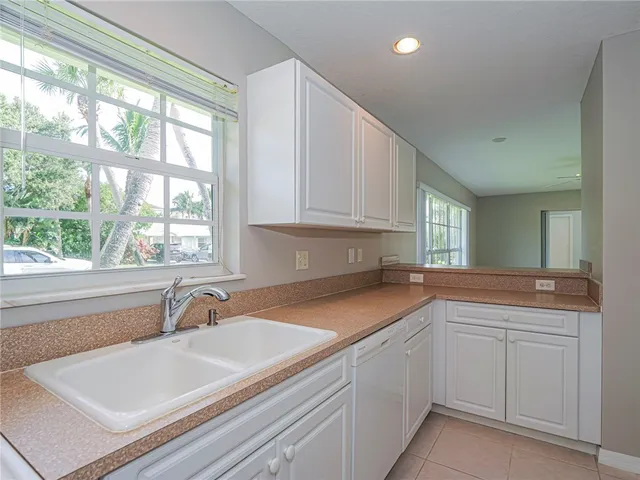 $1,950 | 922 Pirate Cove Lane, Vero Beach, FL 32963