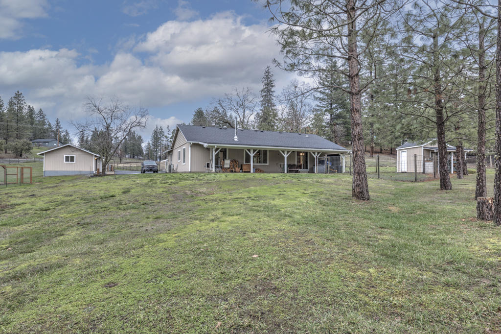 2749 Robertson Bridge Road Grants Pass, OR 97526 - Photo 24 of 59 2749RobertsonBr-24