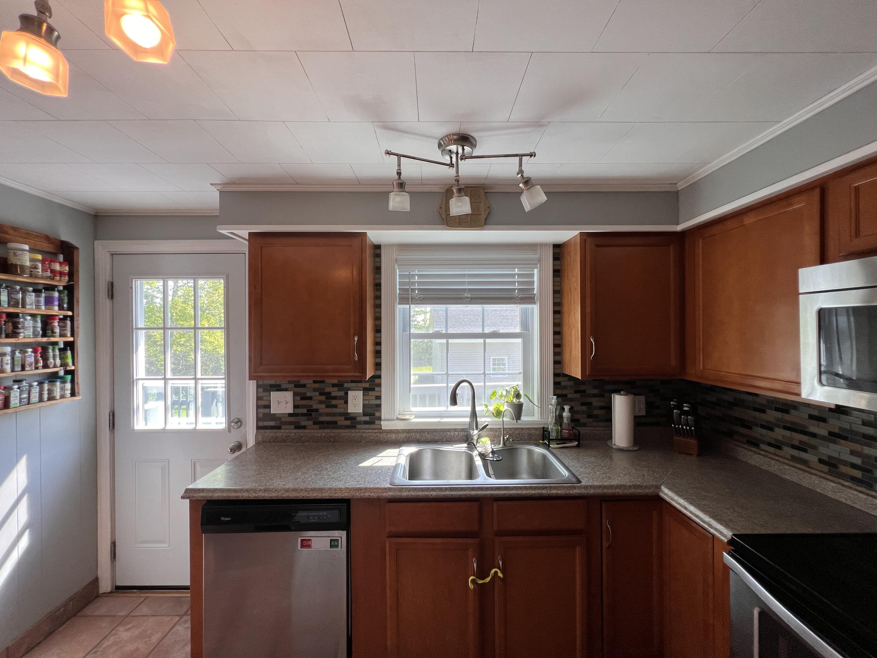 20 Highview Terrace Bangor, ME 04401 - Photo 10 of 62 Dishwasher
