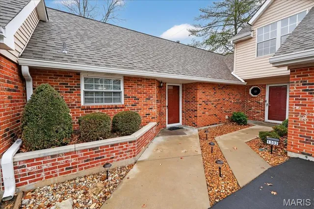 $299,999 | 1300 Tahoe Valley Court, Ballwin, MO 63021