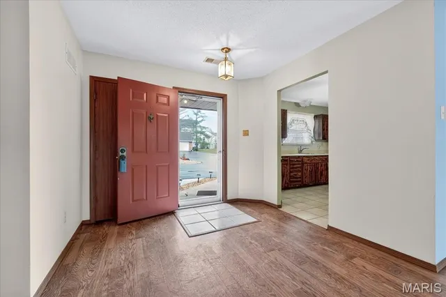 $299,999 | 1300 Tahoe Valley Court, Ballwin, MO 63021