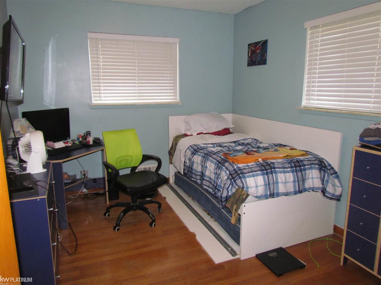 8530 Dale Center Line, MI 48015 - Photo 14 of 21 31324221-13.JPG