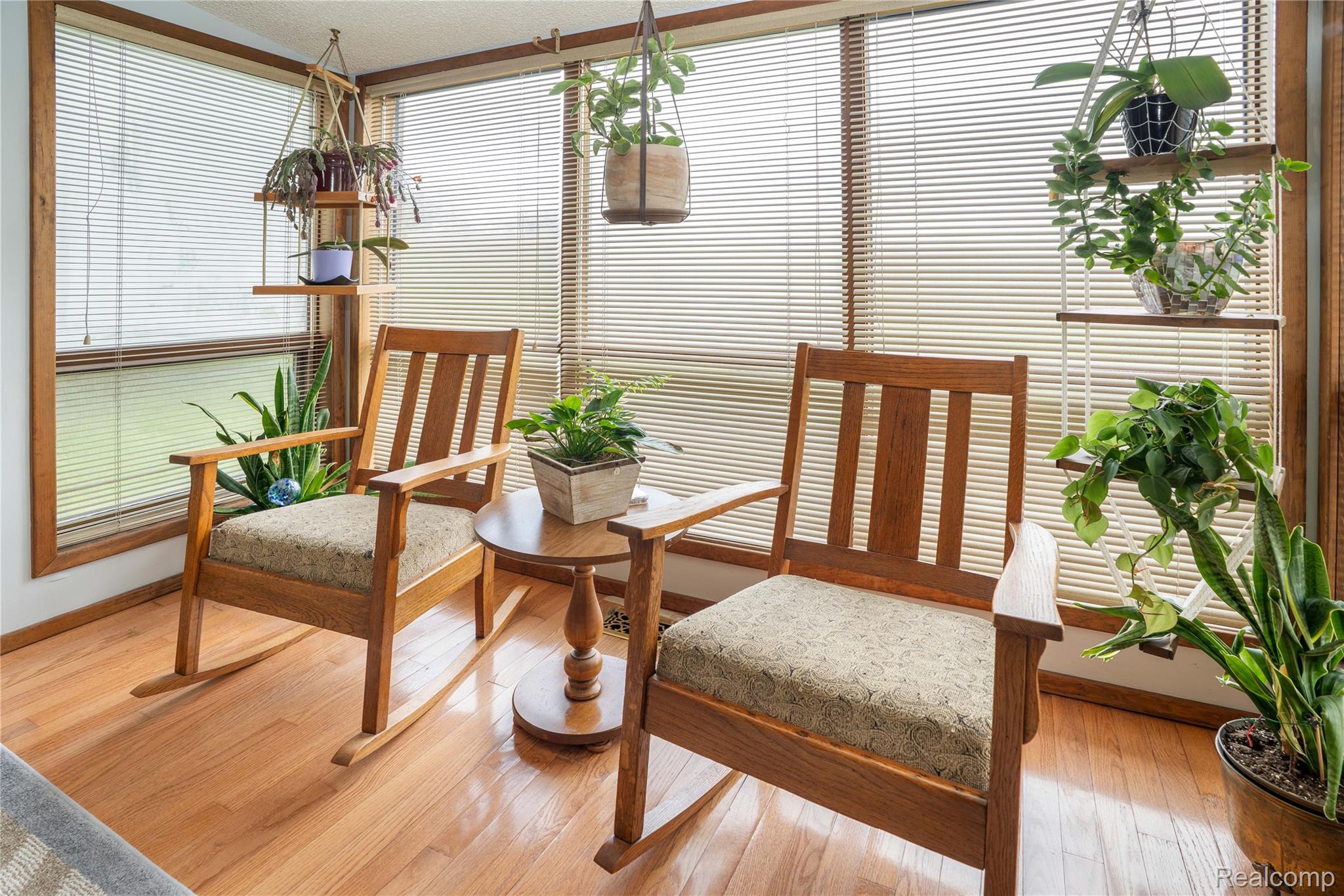 2725 Cooley Lake Road Highland, MI 48356 - Photo 35 of 67 DiningRoom04.jpg