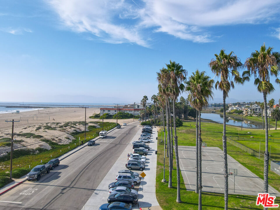6209 Pacific Avenue, Unit 103 Playa del Rey, CA 90293 - Photo 28 of 40 a view of a city