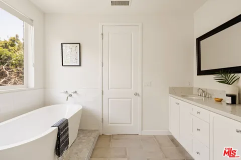 $1,799,000 | 5571 West 82nd Street, Los Angeles, CA 90045