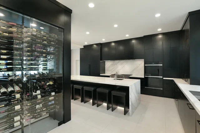 $3,427,000 | 1630 Ridge Road, Highland Park, IL 60035