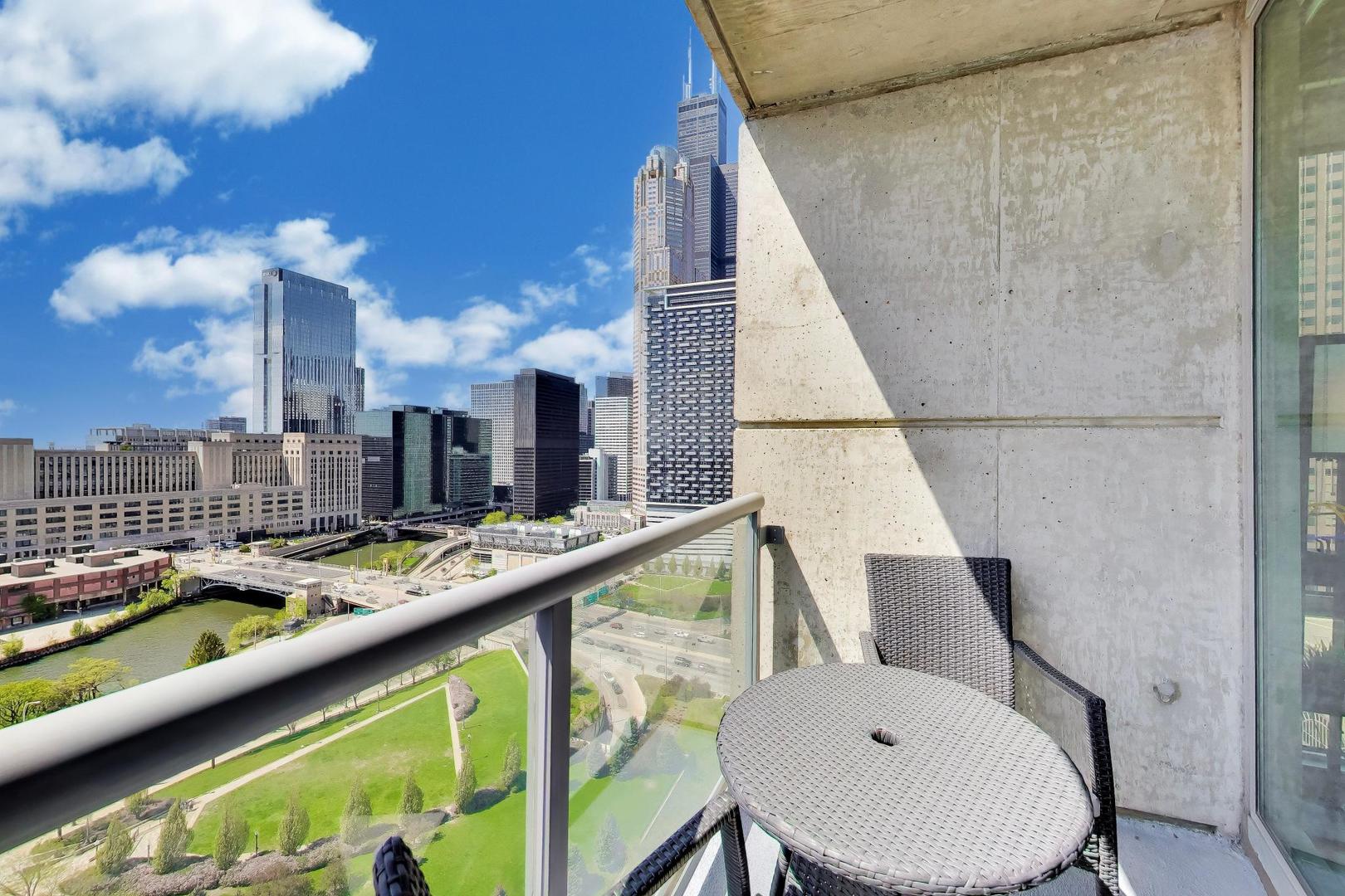 611 South Wells Street, Unit 2204 Chicago, IL 60607 - Photo 5 of 33
