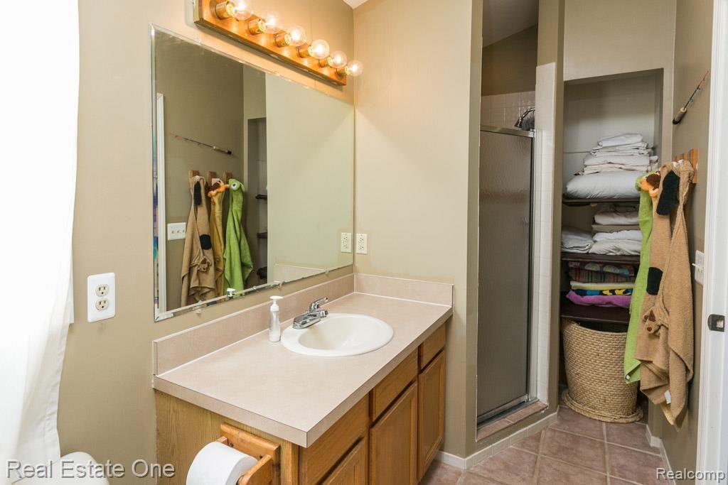 8184 Green Road Fenton, MI 48430 - Photo 18 of 39 4Y0A0222.jpg