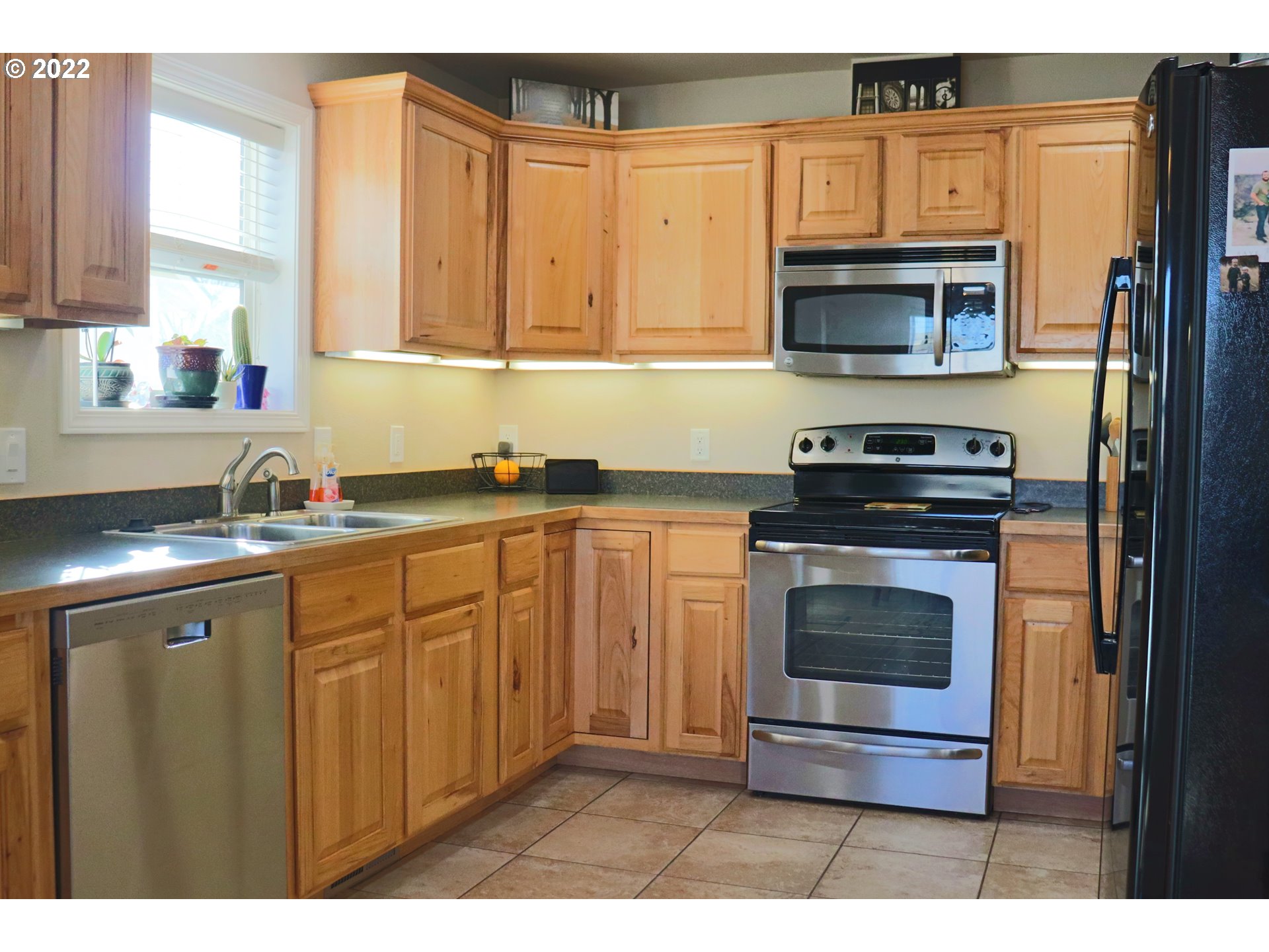 705 L Loop Baker City, OR 97814 - Photo 11 of 32 a kitchen with stainless steel appliances granite countertop a stove a sink and a microwave