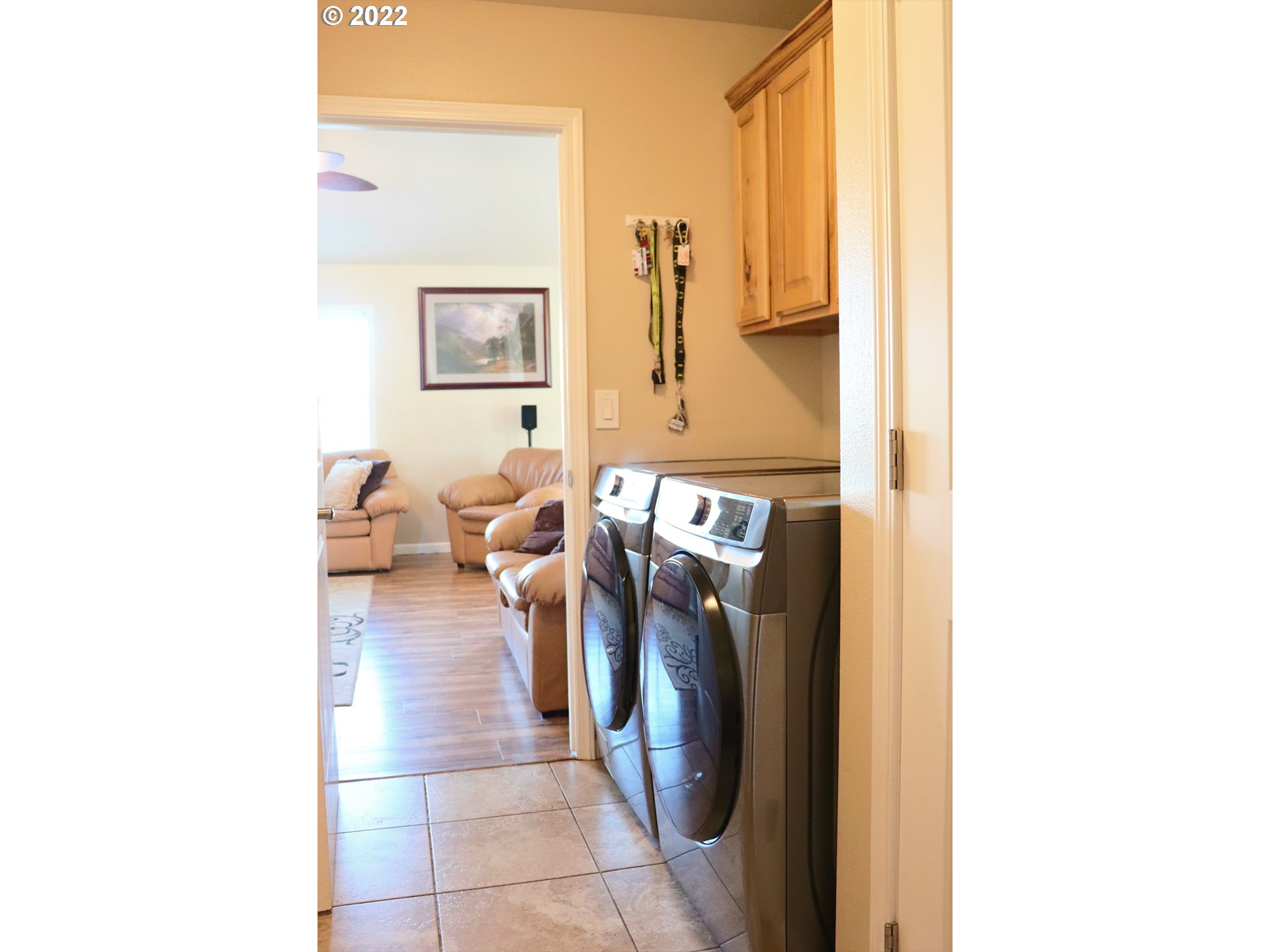 705 L Loop Baker City, OR 97814 - Photo 15 of 32 a living room with furniture and a mirror